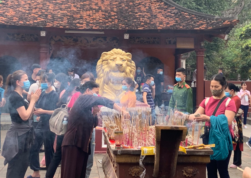 Chùa Hương ngày đầu mở cửa đón khách