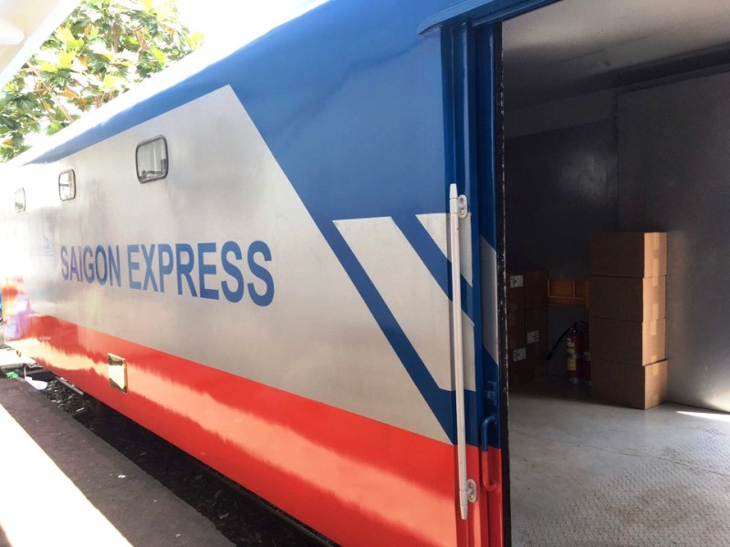 Toa tàu vận chuyển hàng hóa nhanh do Công ty CP Vận tải đường sắt Sài Gòn vừa đưa vào khai thác trong tháng 8.