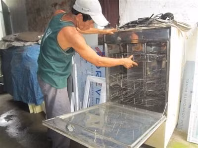 Chiếc máy rửa bát tự động đầu tiên mà anh Ngọc chế tạo.