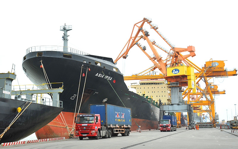 Xuất khẩu sôi động ngày đầu năm.