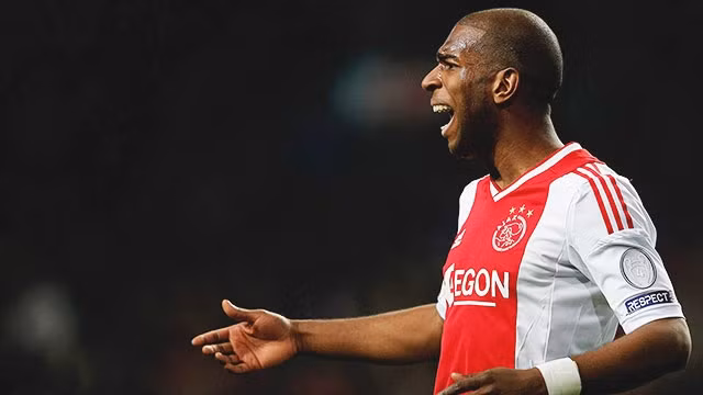 Ryan Babel có lần thứ ba khoác áo Ajax Amsterdam