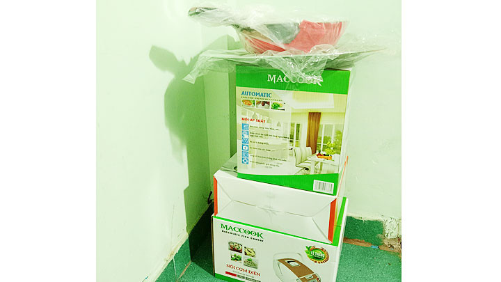 Những vật dụng được mua với giá hơn 10 triệu đồng mang về bỏ một góc nhà, không sử dụng được.