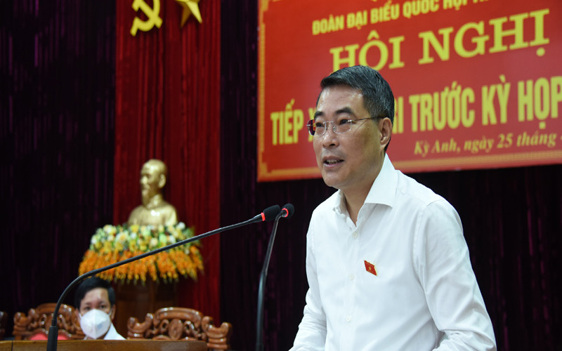 Đồng chí Lê Minh Hưng tiếp thu và làm rõ một số vấn đề trước Cử tri huyện Kỳ Anh. 