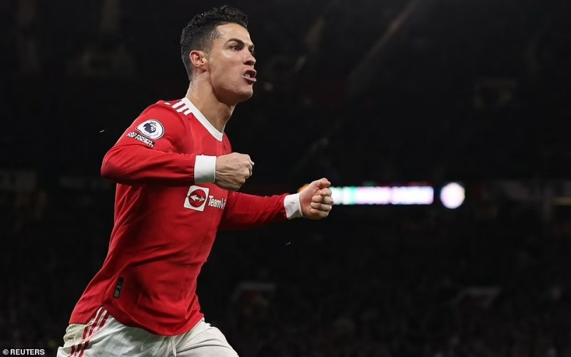 Ronaldo tỏa sáng rực rỡ để mang về chiến thắng quan trọng cho MU. (Ảnh: Daily Mail)