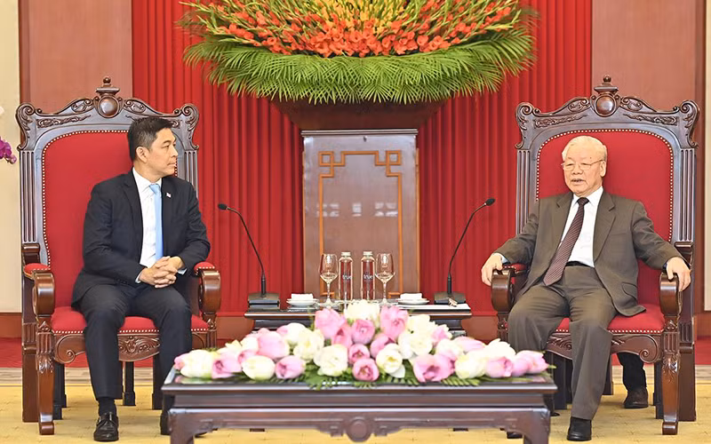Tổng Bí thư Nguyễn Phú Trọng tiếp Chủ tịch Quốc hội Singapore Tan Chuan-Jin. Ảnh: ĐĂNG KHOA
