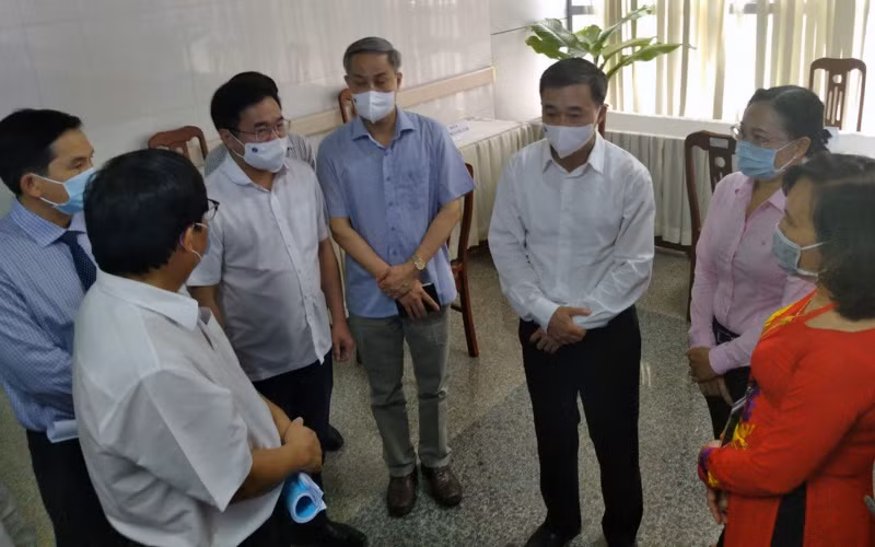 Đoàn công tác Bộ Y tế làm việc tại Sóc Trăng.