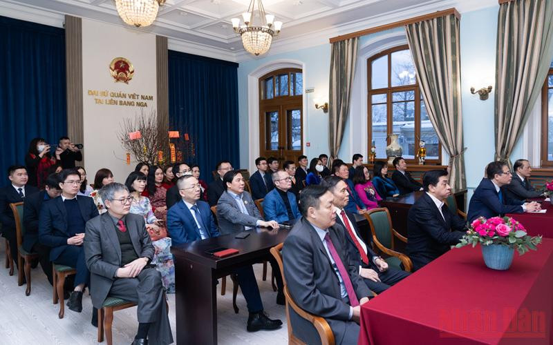 Đầu cầu trực tiếp từ Đại sứ quán Việt Nam tại LB Nga. (Ảnh: Thanh Thể)