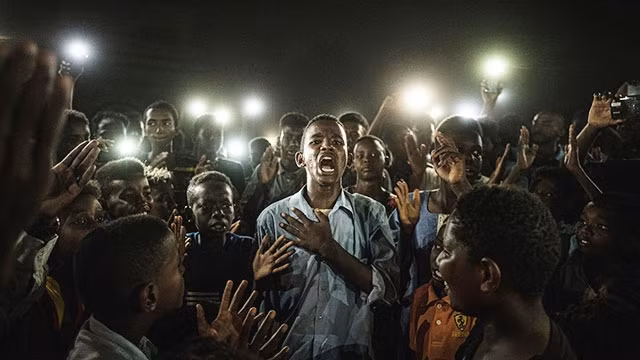 Bức ảnh đoạt giải của nhiếp ảnh gia Yasuyoshi Chiba.