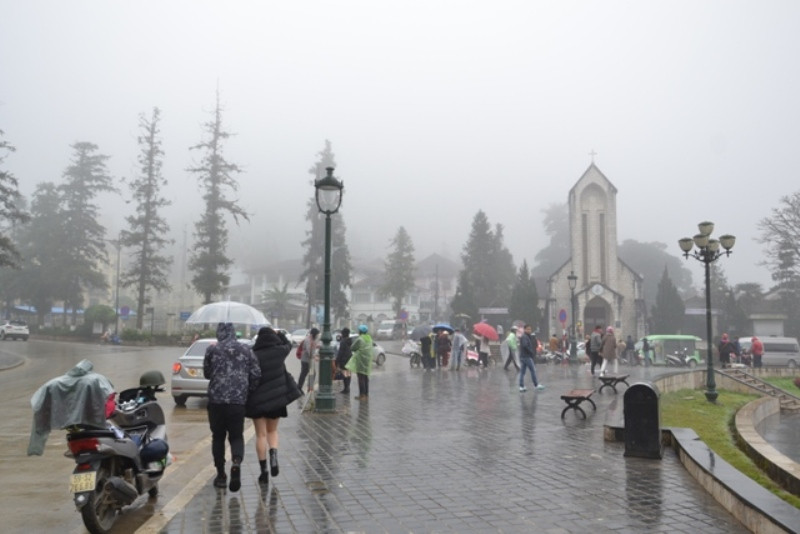 Sa Pa mưa, rét hại 7,5 độ C.