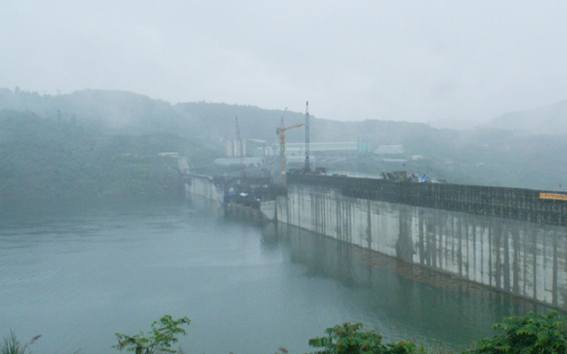 Chủ đầu tư Thủy điện Sông Tranh 2 tiến hành vận hành giảm nước đổ về hạ du. 