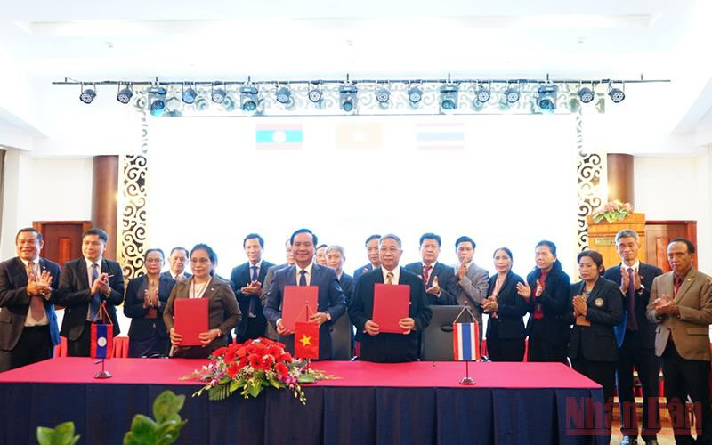 Lãnh đạo 3 tỉnh ký kết biên bản hợp tác giai đoạn 2022-2024.