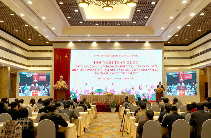 Đồng chí Nguyễn Trọng Nghĩa phát biểu tại Hội nghị.