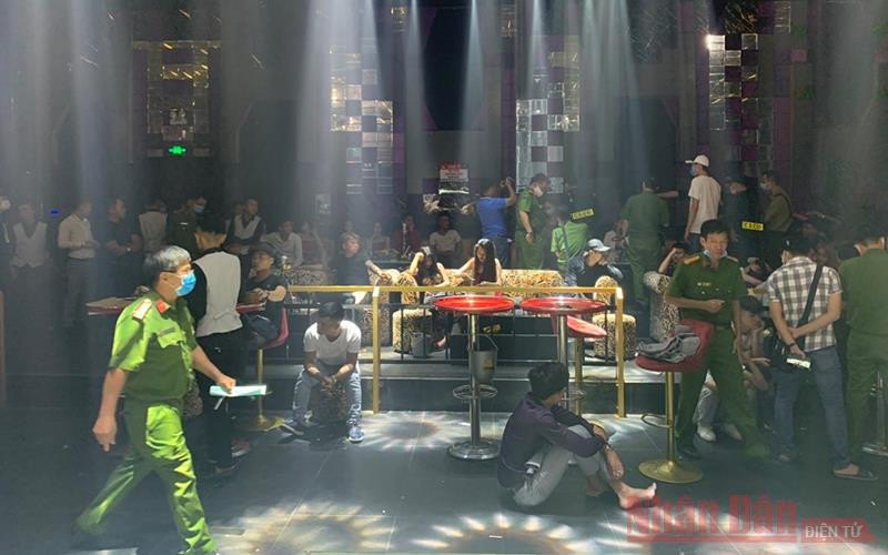 Hiện trường phát hiện 74 khách trong quán bar dương tính với ma túy.