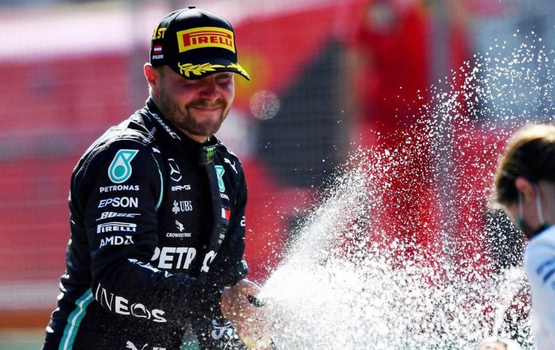 Đội đua F1 Mercedes giành chiến thắng