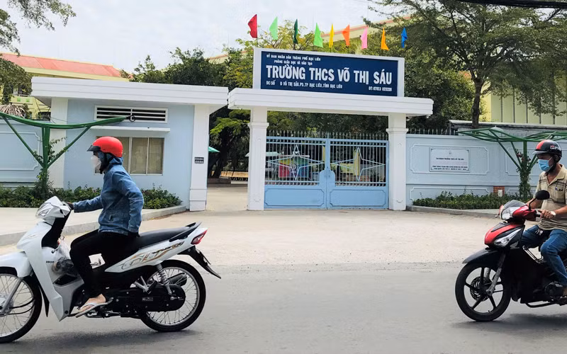 Trường THCS Võ Thị Sáu đóng cửa vì nhiều giáo viên, học sinh mắc Covid-19. Ảnh chụp trưa 3/3. (Ảnh: Trọng Duy)