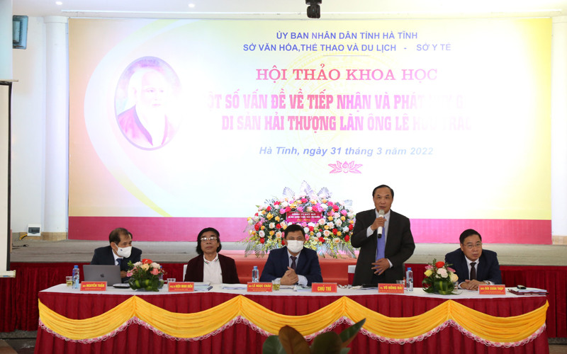 Gần 200 đại biểu, các nhà khoa học, các thầy thuốc trên toàn quốc tham dự hội thảo. 