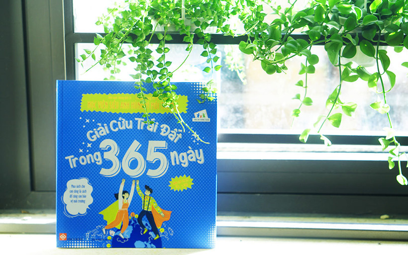 Cuốn sách "Giải cứu Trái đất trong 365 ngày". Ảnh: Đinh Tỵ Books.