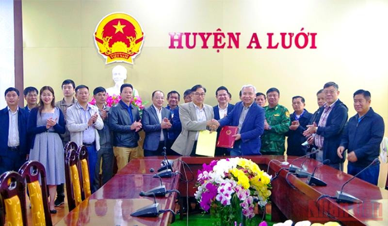 Ký kết biên bản thống nhất việc chuyển vị trí đấu nối giao thông của hai cửa khẩu Hồng Vân (tỉnh Thừa Thiên Huế) và Cô Tài (tỉnh Salavan).
