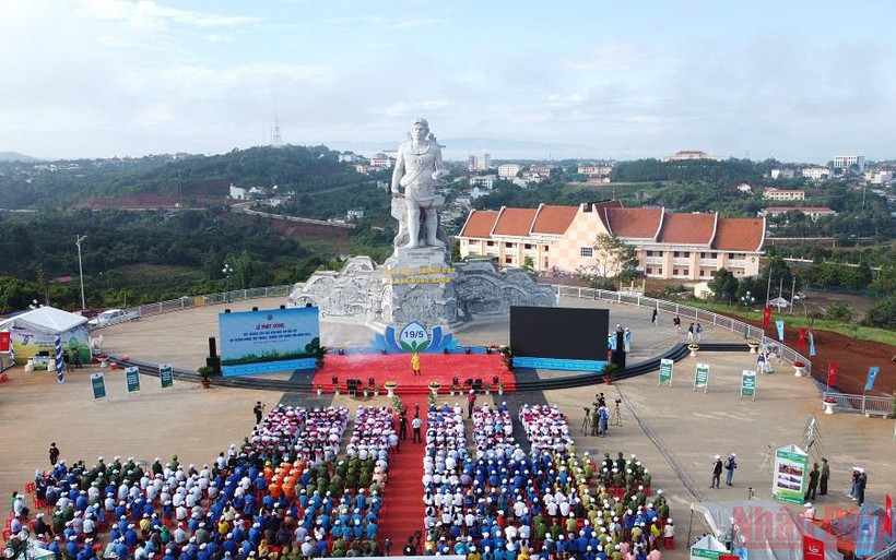Quang cảnh khu vực Tượng đài Anh hùng N’Trang Lơng, thuộc phường Nghĩa Đức, thành phố Gia Nghĩa, nơi diễn ra lễ phát động.