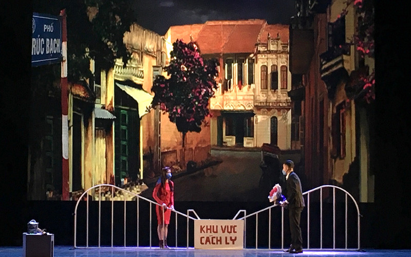 Cảnh trong vở kịch “Cuộc chiến Covid” do Sân khấu kịch Lệ Ngọc dàn dựng. 