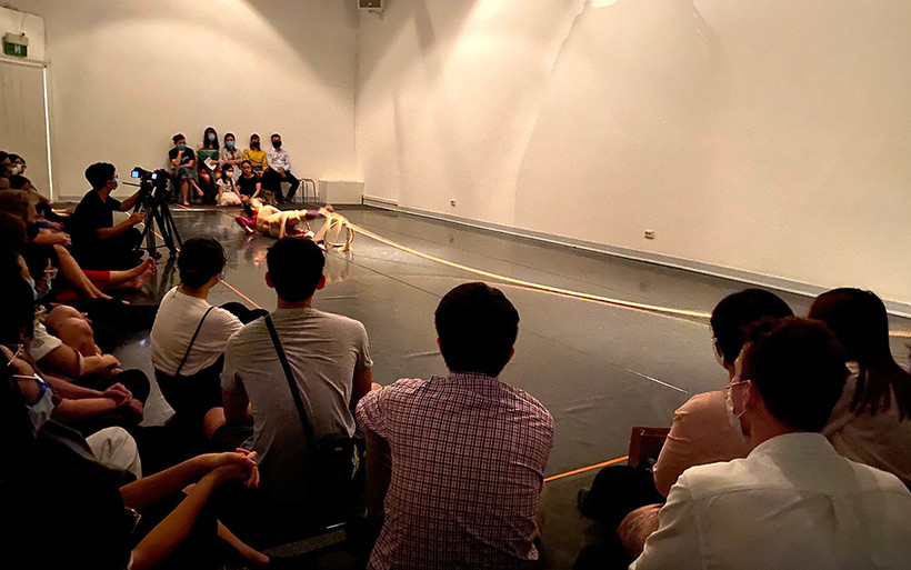Một dự án múa đương đại trình diễn tại Xưởng Văn Hóa. Ảnh: Viện Goethe cung cấp.