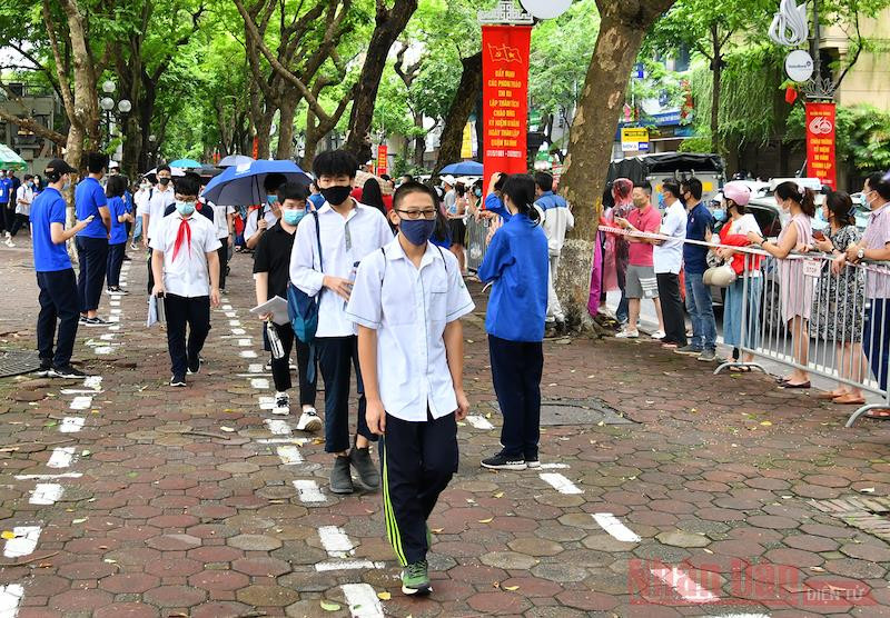 Kỳ thi vào lớp 10 năm học 2021-2022 của Hà Nội. Ảnh: THUỶ NGUYÊN