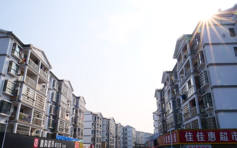 Một góc Khu tái định cư người Miêu tại huyện Ma Dương, tỉnh Hồ Nam, Trung Quốc. (Ảnh: VI SA)