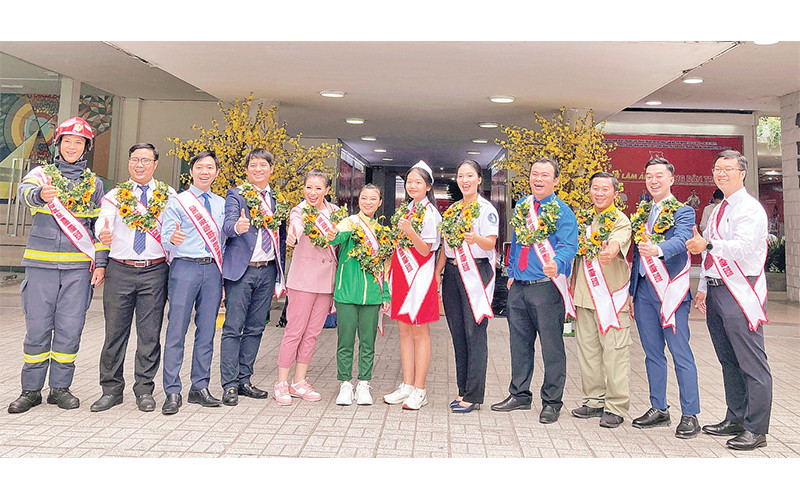 12 Công dân trẻ tiêu biểu của TP Hồ Chí Minh năm 2020. Ảnh của Thành đoàn TP Hồ Chí Minh