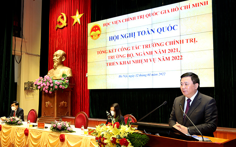 GS, TS Nguyễn Xuân Thắng, Ủy viên Bộ Chính trị, Giám đốc Học viện, Chủ tịch Hội đồng Lý luận Trung ương phát biểu kết luận Hội nghị. (Ảnh: Học viện Chính trị Quốc gia Hồ Chí Minh)