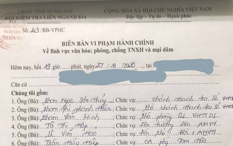 Đoàn kiểm tra liên ngành 814 Đồng Nai lập biên bản vi phạm hành chính.
