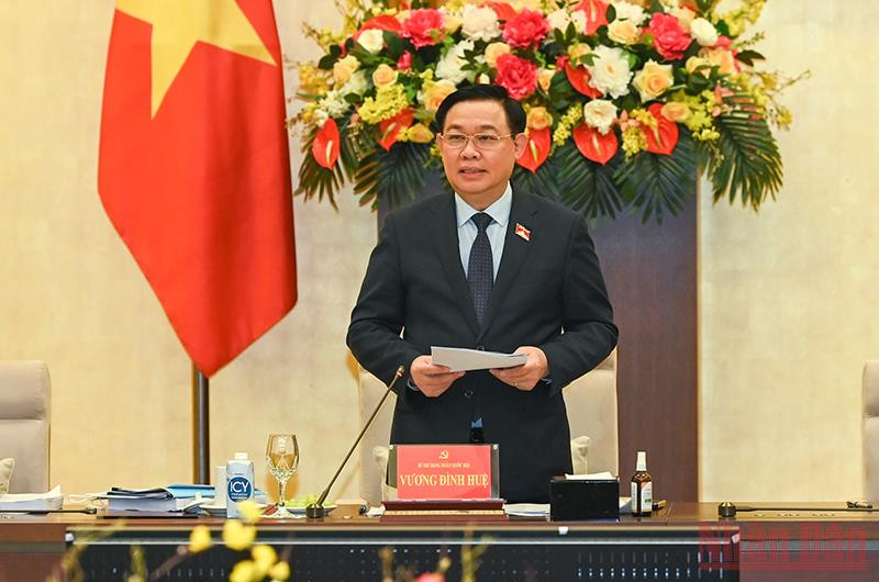 Chủ tịch Quốc hội Vương Đình Huệ phát biểu tại buổi làm việc. (Ảnh: DUY LINH)