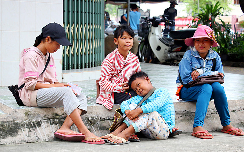 Tình trạng trẻ em phải thực hiện nhiều hình thức lao động không phù hợp lứa tuổi hiện vẫn xảy ra ở nhiều nơi. Ảnh: Thanh Nga