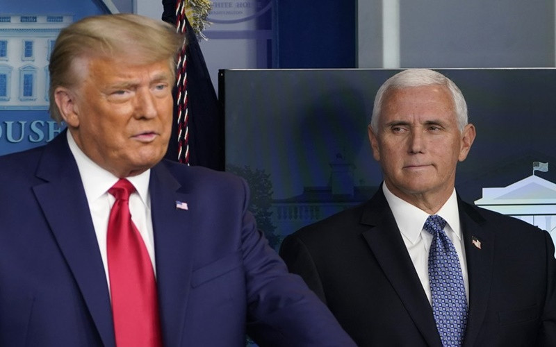 Tổng thống Trump và Phó Tổng thống Mike Pence tại phòng họp báo của Nhà Trắng, ngày 24-11. (Ảnh: AP)