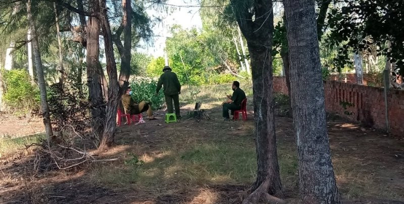 Lực lượng chức năng bảo vệ hiện trường.