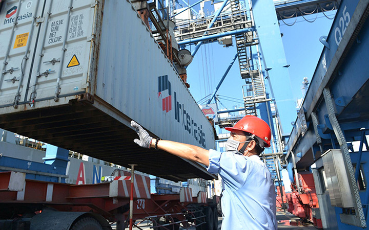Người lao động làm việc tại cảng Cát Lái, TP Hồ Chí Minh (Ảnh minh họa: Tư Trung).
