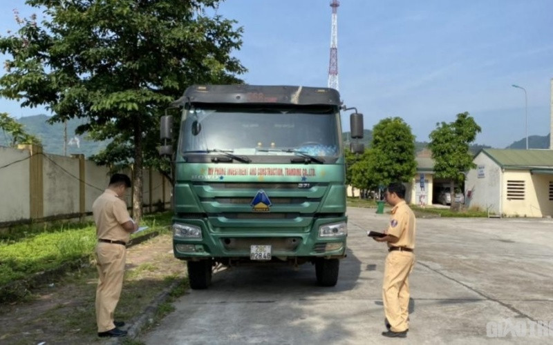Xử lý nghiêm tình trạng xe quá tải hoành hành ở Hòa Bình (Ảnh: Báo Giao thông).