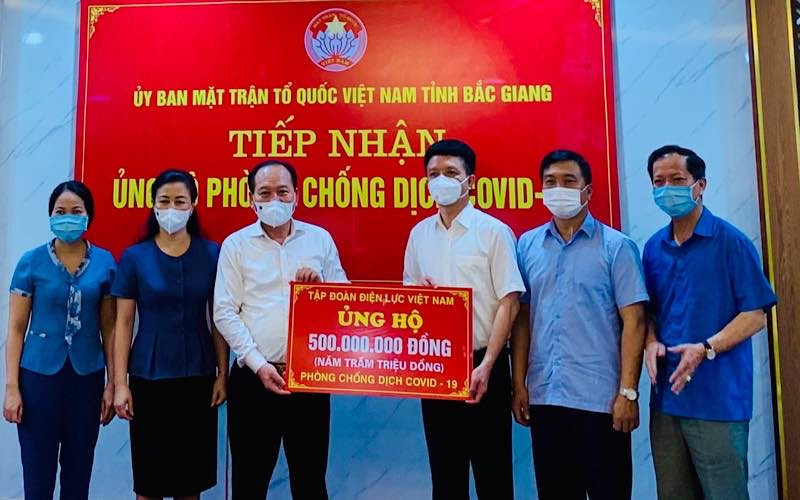 EVN ủng hộ 1,5 tỷ đồng cho ba địa phương chống dịch Covid-19