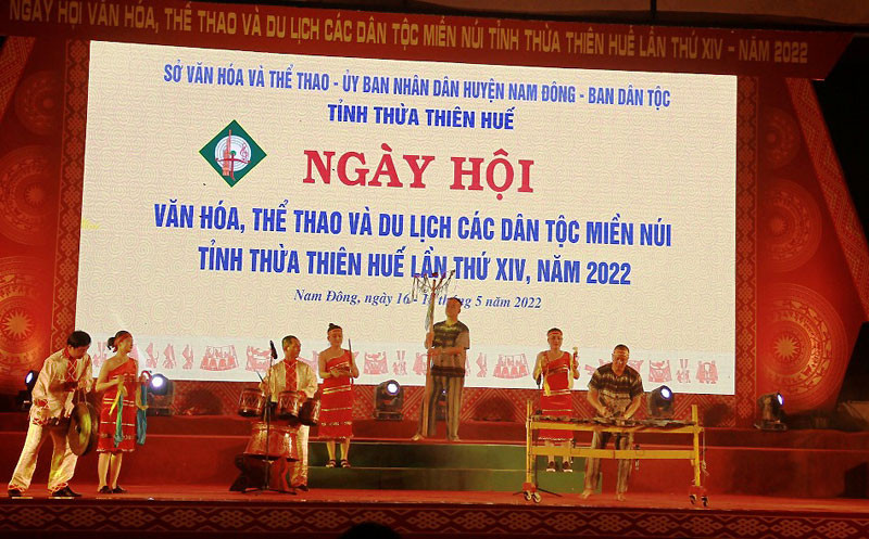 Một tiết mục biểu diễn nghệ thuật tại đêm khai mạc.