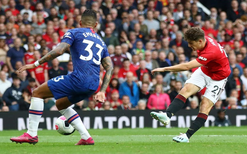 Chelsea đang chịu rất nhiều sức ép từ Manchester UTD. (Ảnh: Goal.com)