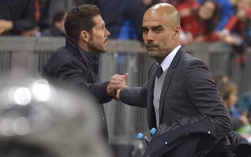 Diego Simeone và Pep Guardiola trong cuộc chạm trán cách đây 6 năm. (Ảnh: Infobae)