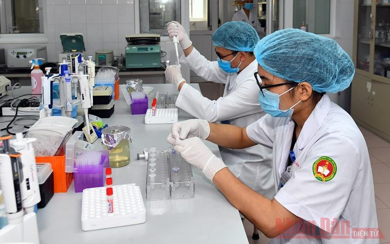 Nghiên cứu vaccine Nanocovax tại Học viện Quân y. (Ảnh: DUY LINH)