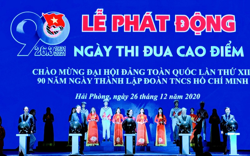 Quang cảnh Lễ phát động thi đua.