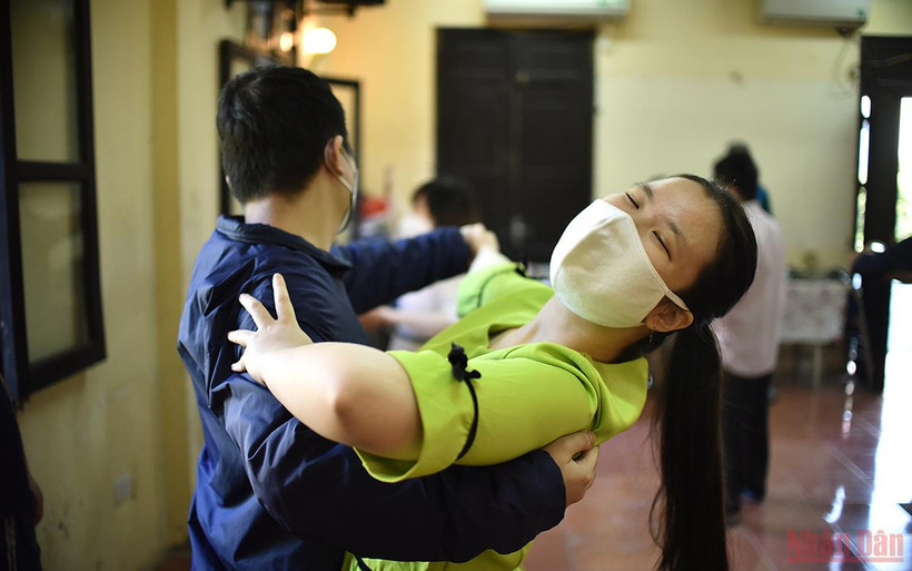 Những bước nhảy đong đầy ánh sáng của người khiếm thị