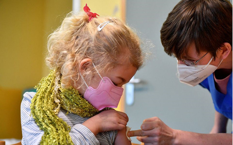 Tiêm vắc-xin ngừa Covid-19 cho trẻ em tại Đức. 