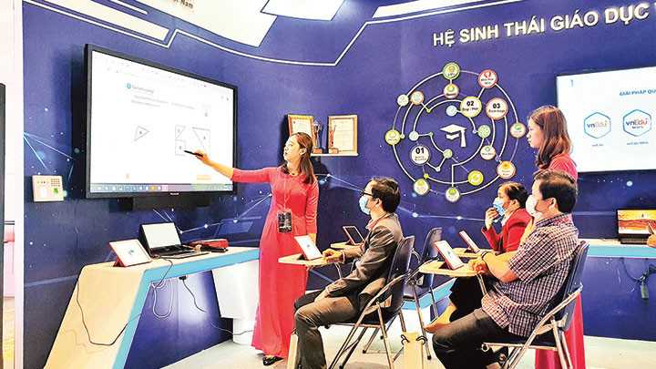 Chuyển đổi số cần bắt đầu từ giáo dục.