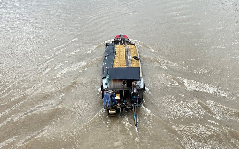 Hàng hóa được vận chuyển bình thường trong giờ giới nghiêm.