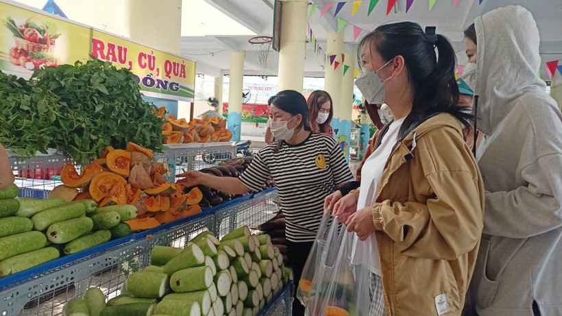 Sinh viên đi chợ 0 đồng.