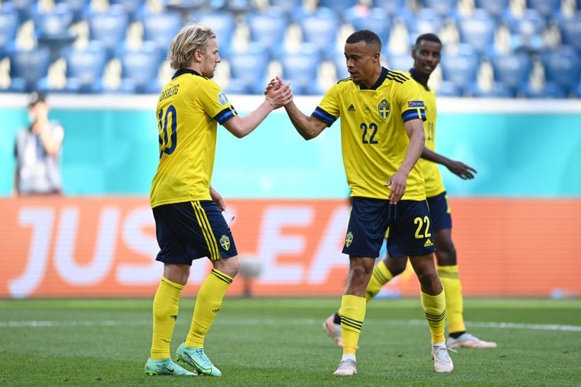 Emil Forsberg (số 10) đã ghi được bàn thắng cả ở World Cup lẫn EURO. (Ảnh: EURO)