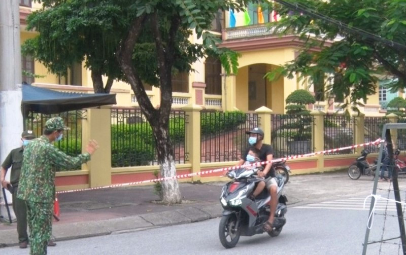 Chốt phòng dịch phường Hai Bà Trưng, TP Phủ Lý.