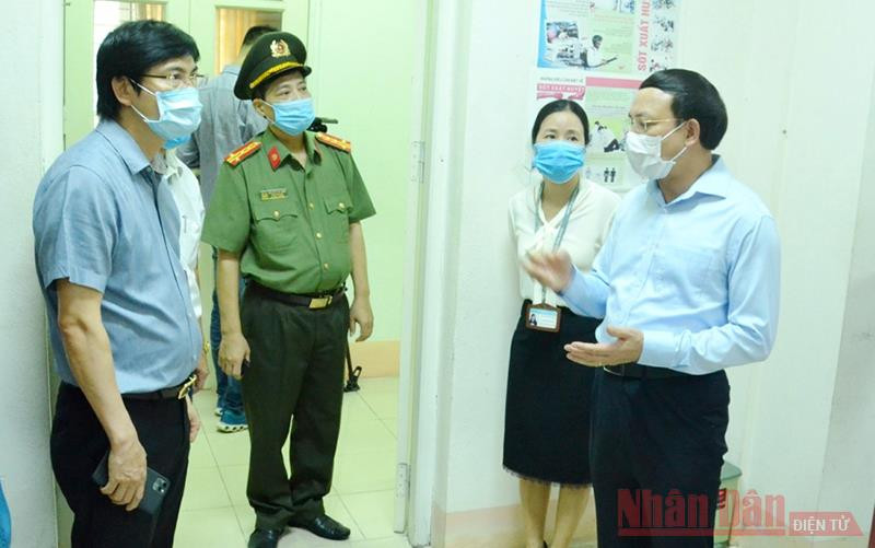 Lãnh đạo tỉnh Quảng Ninh kiểm tra kỳ thi THPT.